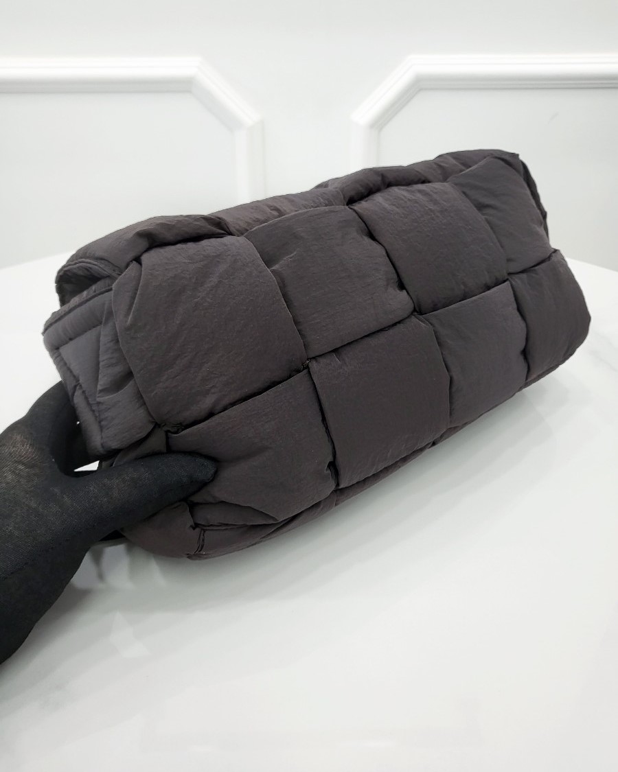 [미다스] 보테가베네타 패딩 패디드 카세트백 폰단테 628951