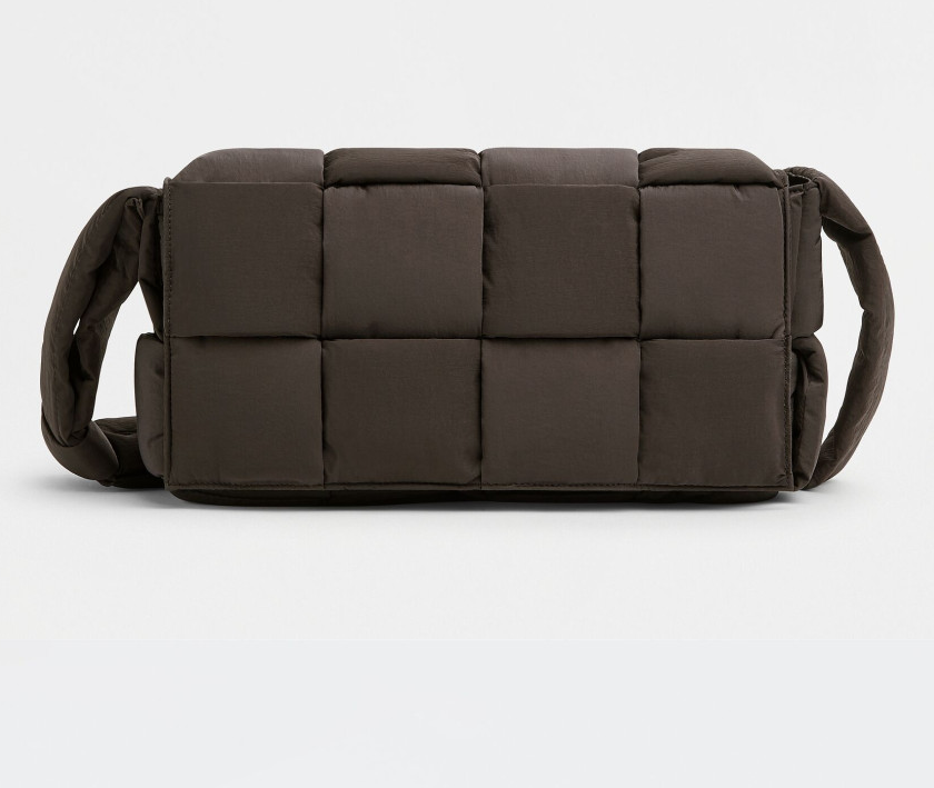 [미다스] 보테가베네타 패딩 패디드 카세트백 폰단테 628951