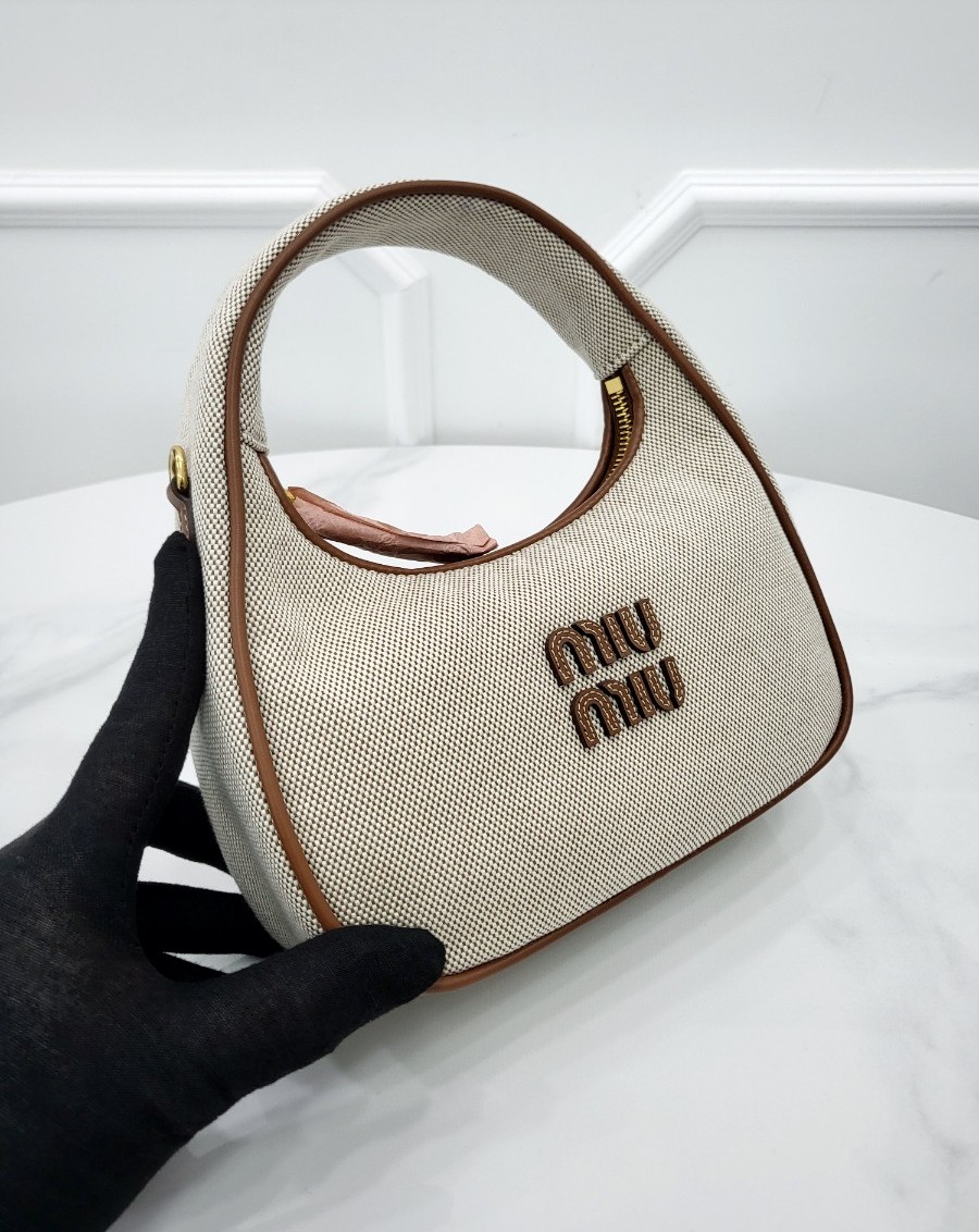 [미다스] 미우미우 완더 캔버스 호보백 5BC125 새상품